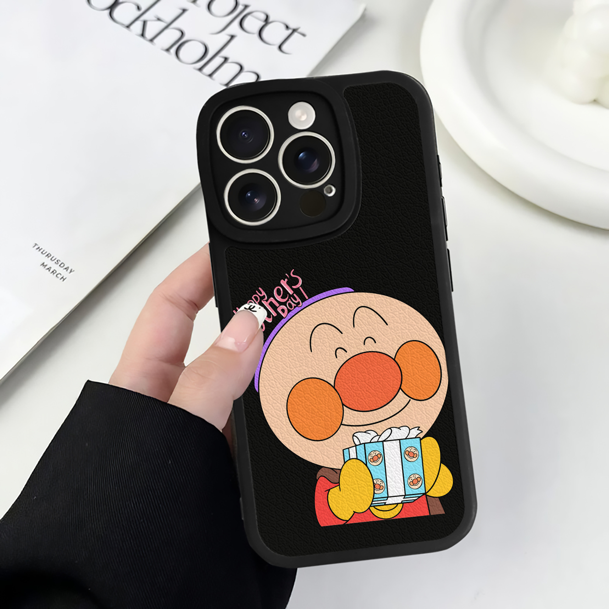 （画像用） アンパンマン Anpanman 【iPhone 16シリーズ対応】シリコンスマホケース（レザー調） 材質：シリコン